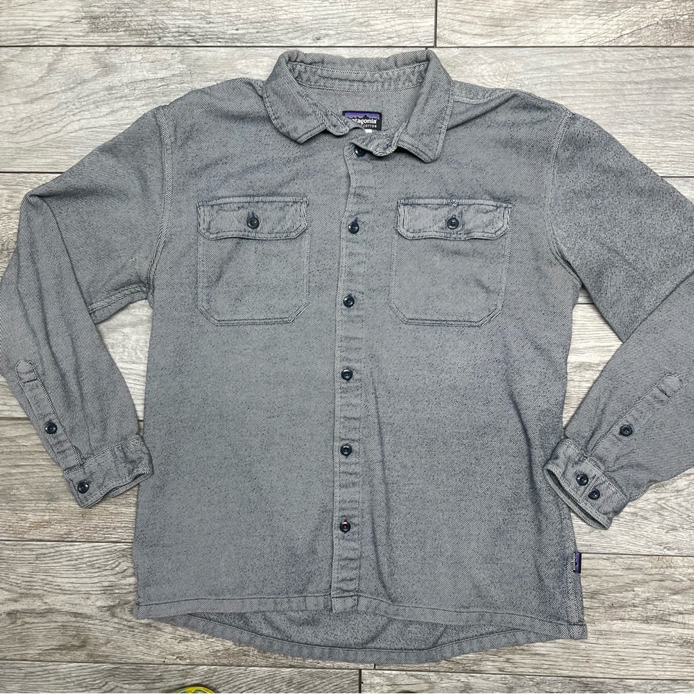 Patagonia Men's organic cotton long sleeve shirt L
